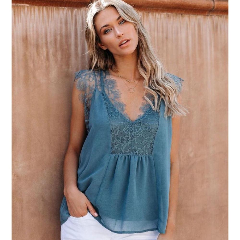BRAND NEW Lace top!